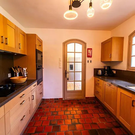 Villa A Avec Piscine Pour 8 Personnes En Corse Du Sud