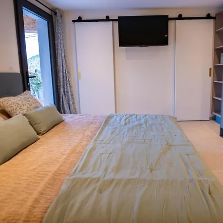 A Avec Piscine Pour 8 Personnes En Corse Du Sud Villa *