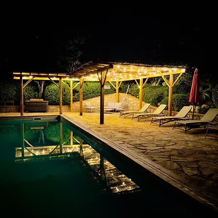 A Avec Piscine Pour 8 Personnes En Corse Du Sud Villa Conca