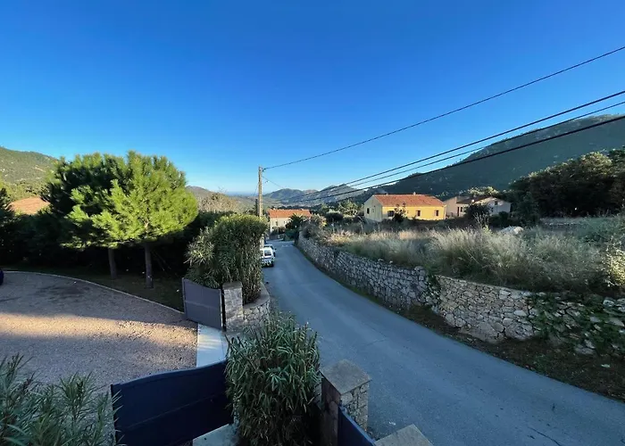 Avec Piscine Dans Un Village - Superbe Vue Montagne -5 Minutes De La Villa Conca