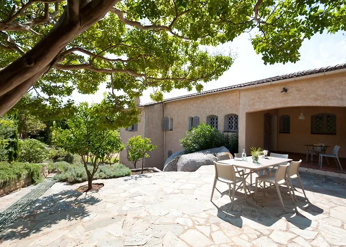 Villa Avec Piscine Dans Un Village - Superbe Vue Montagne -5 Minutes De La Conca