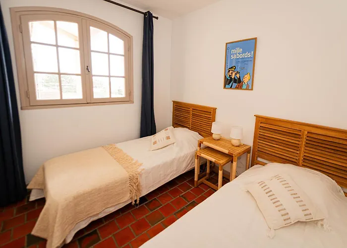 Avec Piscine Dans Un Village - Superbe Vue Montagne -5 Minutes De La Conca