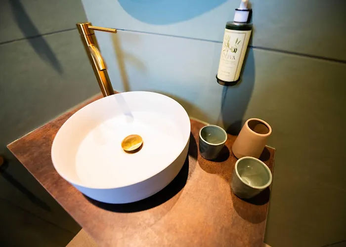 Avec Piscine Dans Un Village - Superbe Vue Montagne -5 Minutes De La