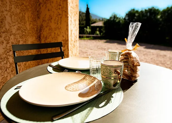 Villa Avec Piscine Dans Un Village - Superbe Vue Montagne -5 Minutes De La Conca