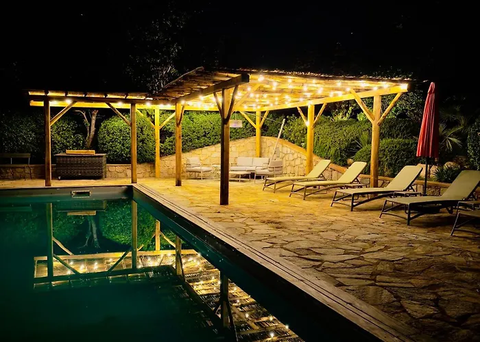 Avec Piscine Dans Un Village - Superbe Vue Montagne -5 Minutes De La Villa Conca