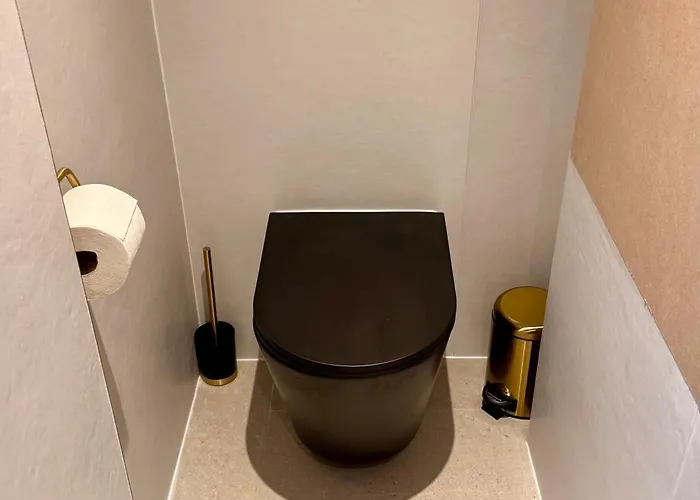 Avec Piscine Dans Un Village - Superbe Vue Montagne -5 Minutes De La