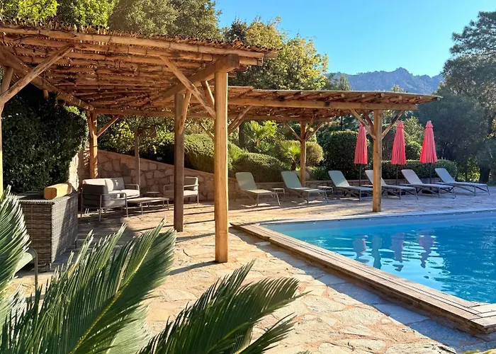 Villa Avec Piscine Dans Un Village - Superbe Vue Montagne -5 Minutes De La *