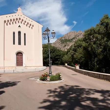 A Avec Piscine Pour 8 Personnes En Corse Du Sud *