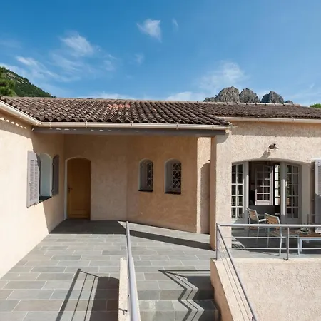 A Avec Piscine Pour 8 Personnes En Corse Du Sud Villa Conca