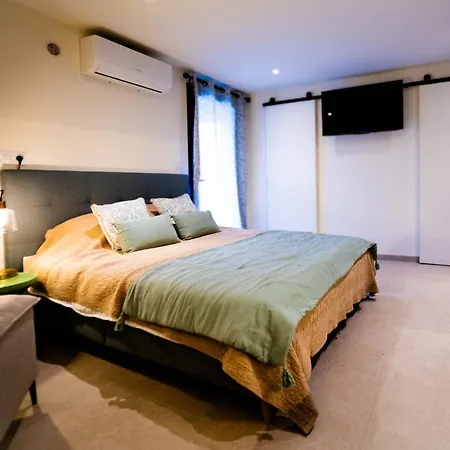 A Avec Piscine Pour 8 Personnes En Corse Du Sud *