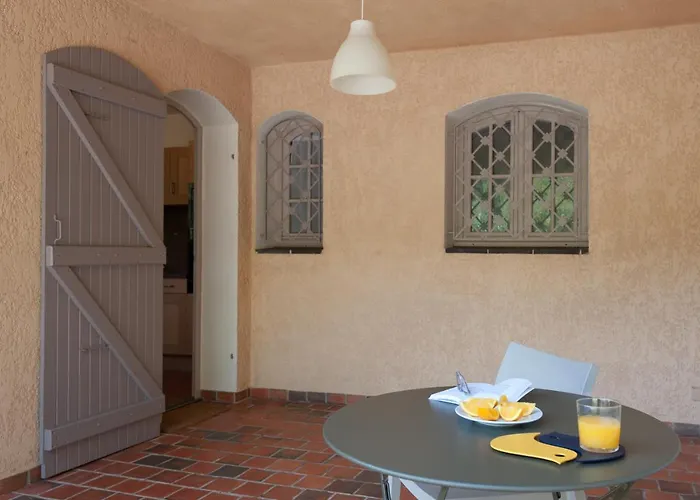 A Avec Piscine Pour 8 Personnes En Corse Du Sud *