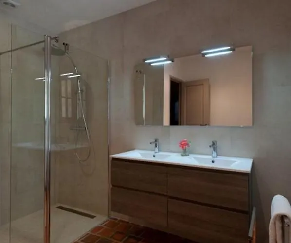 A Avec Piscine Pour 8 Personnes En Corse Du Sud Vila *