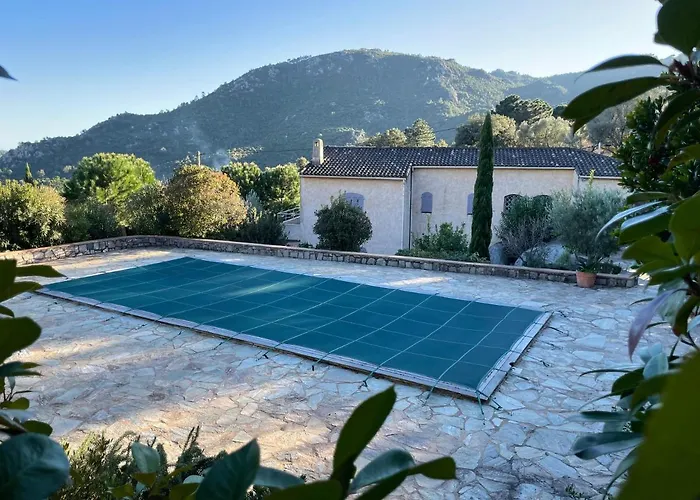 Villa Avec Piscine Dans Un Village - Superbe Vue Montagne -5 Minutes De La