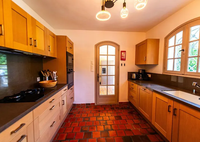 Vila A Avec Piscine Pour 8 Personnes En Corse Du Sud