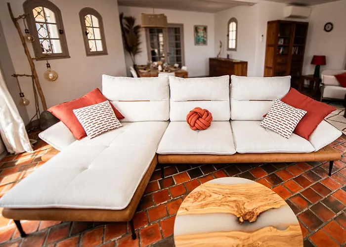 Vila A Avec Piscine Pour 8 Personnes En Corse Du Sud *