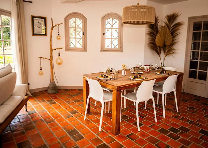 Vila A Avec Piscine Pour 8 Personnes En Corse Du Sud *